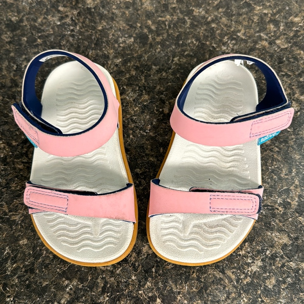 Native sandals pink size 7